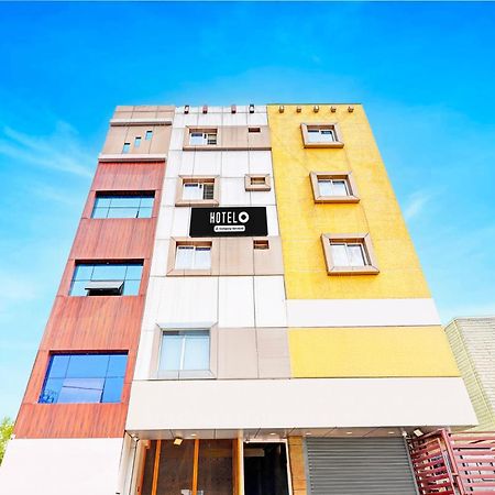 Super Hotel O Srigandhakavalu Formerly Chamundeshwari Lodging Jalahalli Ngoại thất bức ảnh
