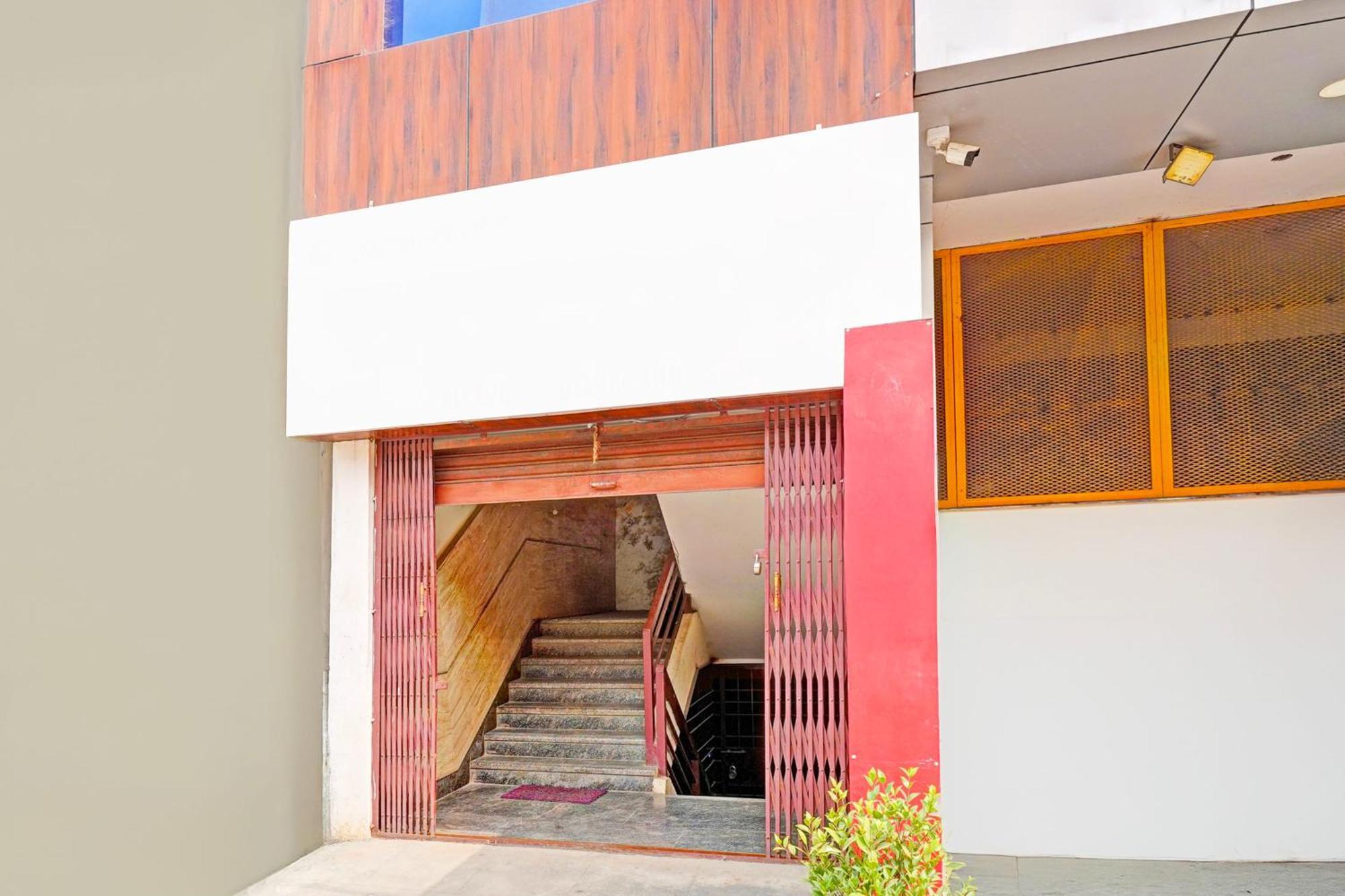 Super Hotel O Srigandhakavalu Formerly Chamundeshwari Lodging Jalahalli Ngoại thất bức ảnh