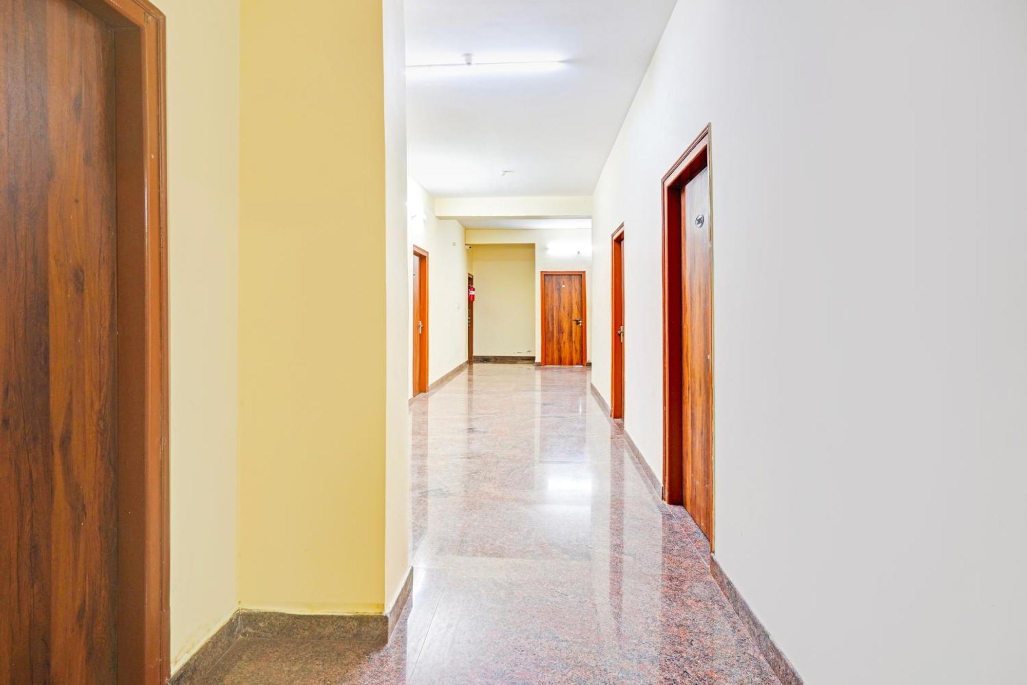 Super Hotel O Srigandhakavalu Formerly Chamundeshwari Lodging Jalahalli Ngoại thất bức ảnh