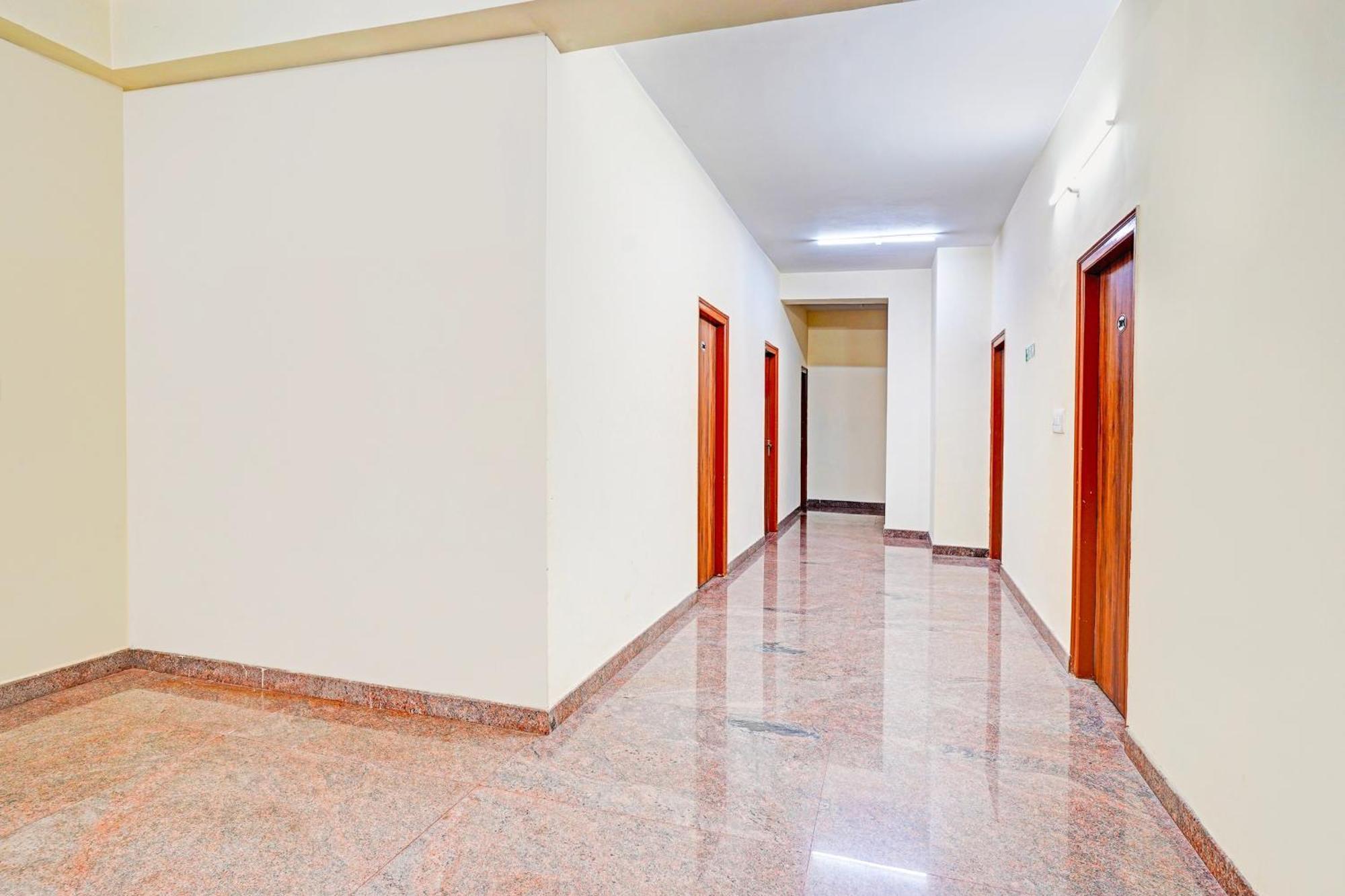 Super Hotel O Srigandhakavalu Formerly Chamundeshwari Lodging Jalahalli Ngoại thất bức ảnh