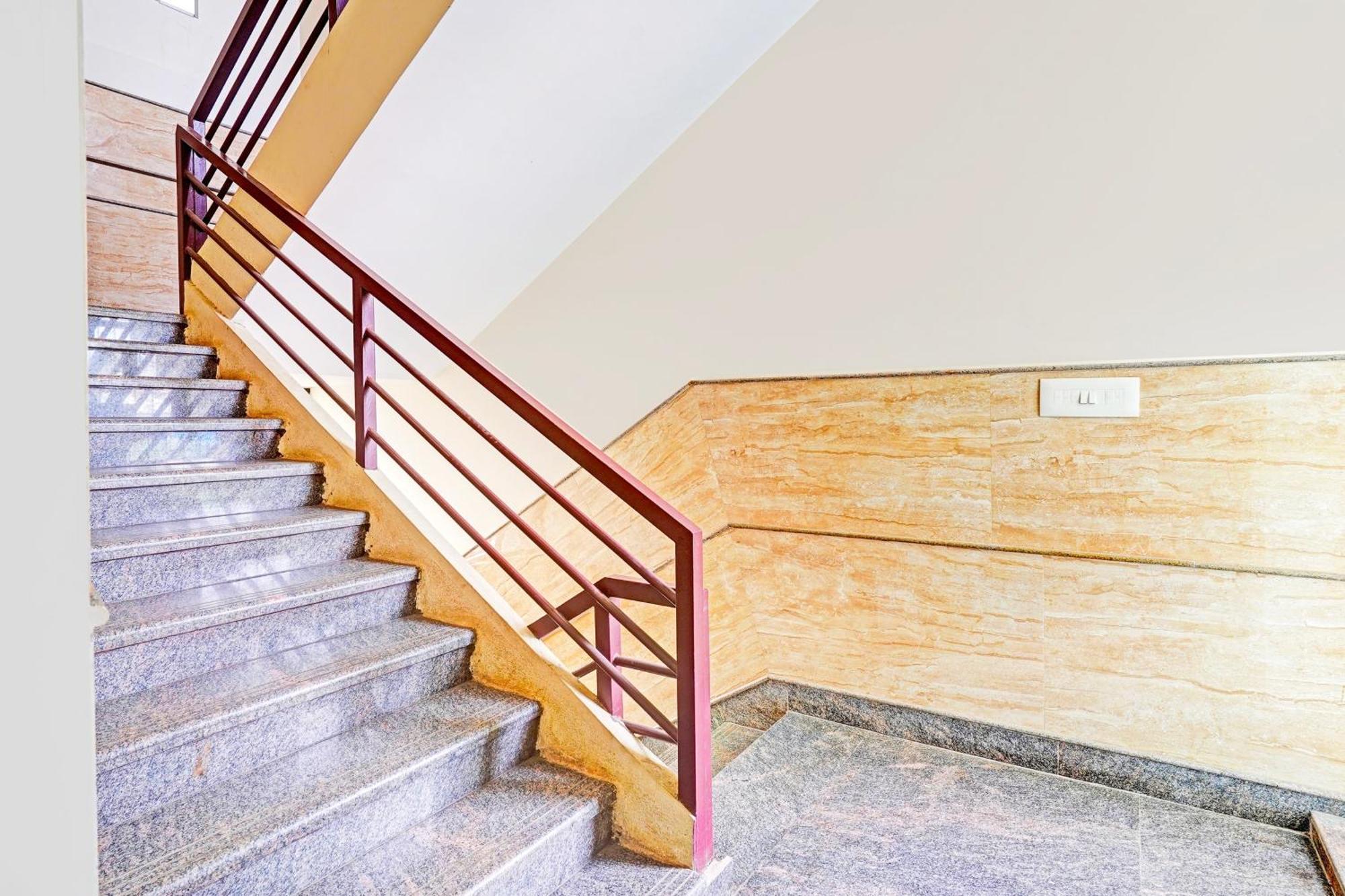 Super Hotel O Srigandhakavalu Formerly Chamundeshwari Lodging Jalahalli Ngoại thất bức ảnh